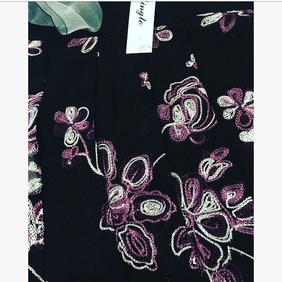 NWT🌸Mingle Pleated Black Skirt W/Embriodery Small - Picture 4 of 8